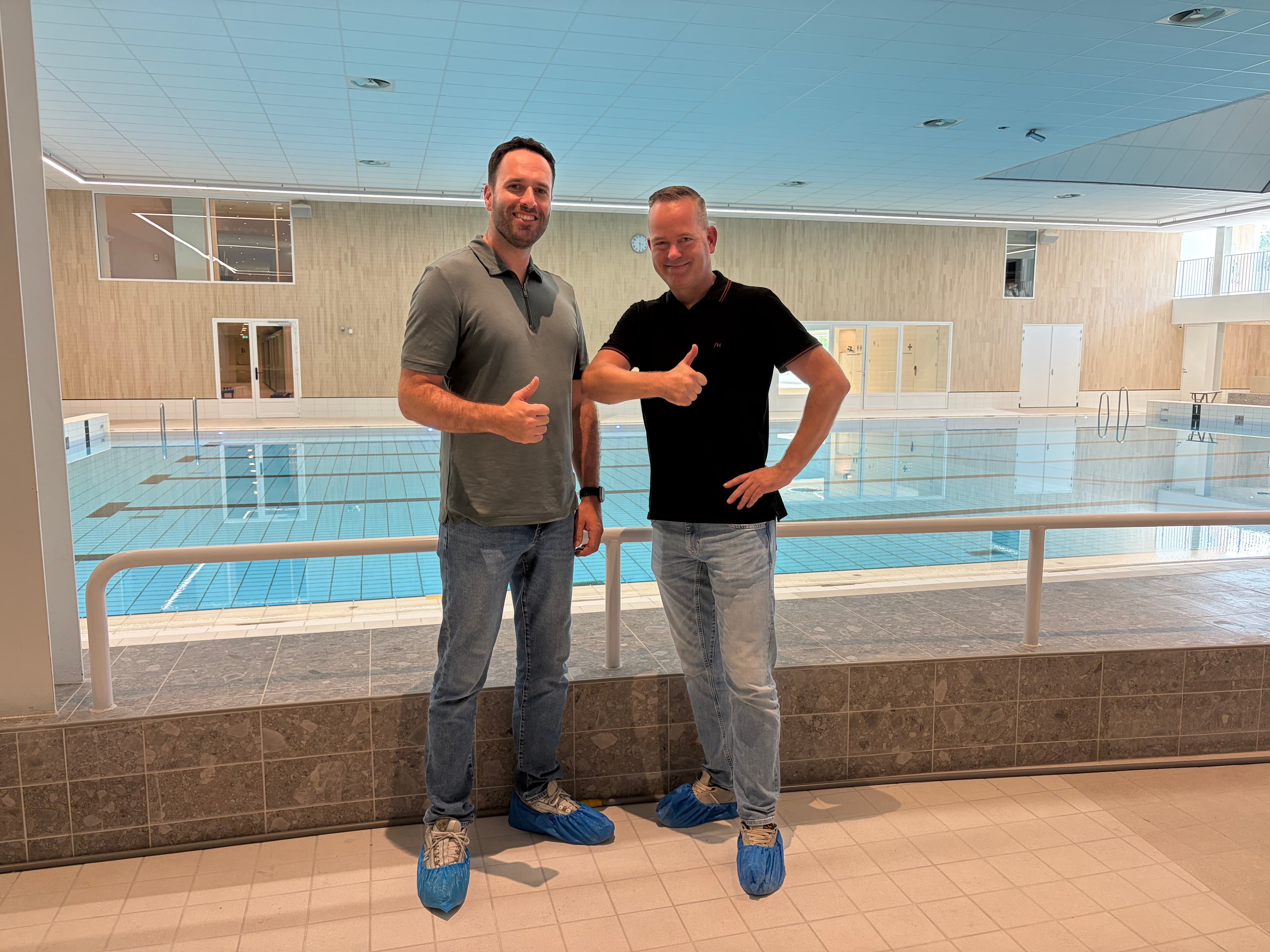Yarick de Bree van Kordaat training & advies geeft agressietraining in zwembad Merwestein